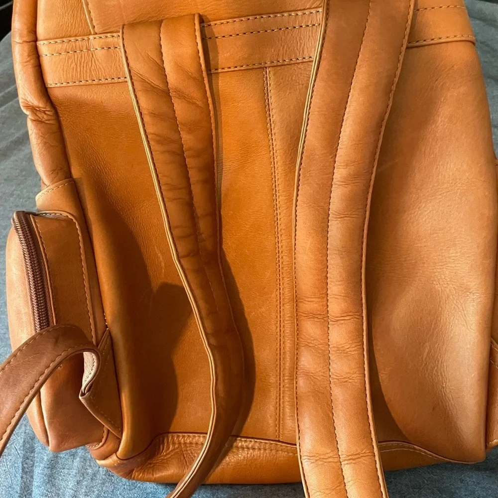 Le Donne Genuine Leather Multi-Pocket Backpack